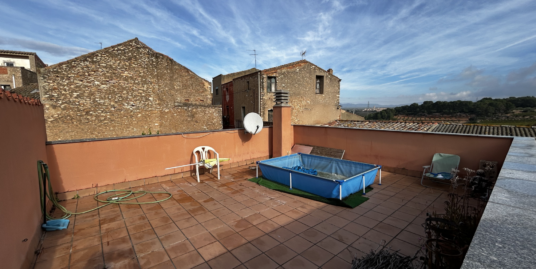 FANTÁSTICA CASA ADOSADA CON PARKING Y TRASTERO EN ZONA TRANQUILA!