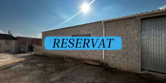 MARAVILLOSO TERRENO URBANO DE 580m² CON UN ALMACÉN DE 126m²!