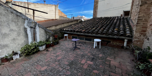 MAGNIFICA CASA EN VENTA CON TERRAZA! ( NO DISPONE DE CÉDULA DE HABITABILIDAD)