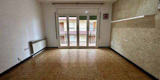 PISO DE 87m² CON BUENA DISTRIBUCIÓN Y BALCÓN!