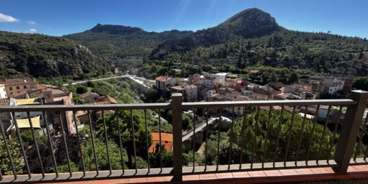 ¡ESPECTACULAR CASA DE 4 PLANTAS EXTERIOR CON ASCENSOR Y VISTAS A LA MONTAÑA!